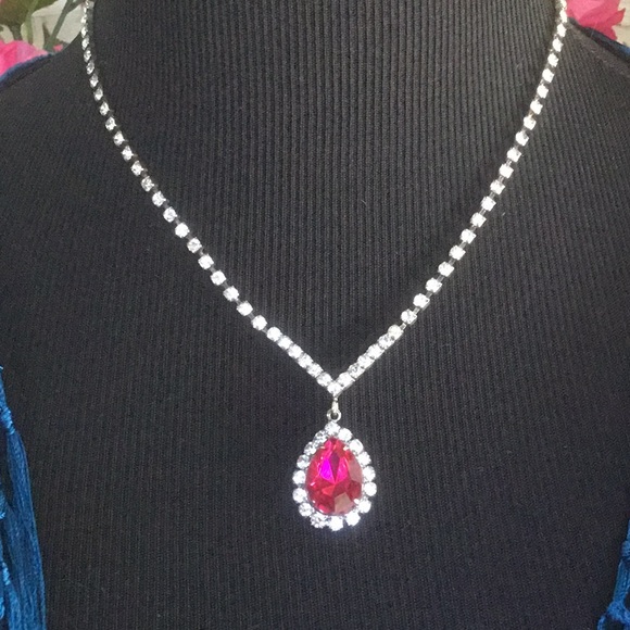 ππ Fuchsia Rhinestone Crystal Necklace EUC ππ - Picture 3 of 6